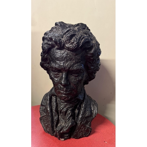 525 - Pottery bust Beethoven