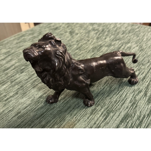 579 - Metal lion