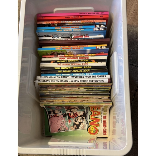 772 - Comics & annuals