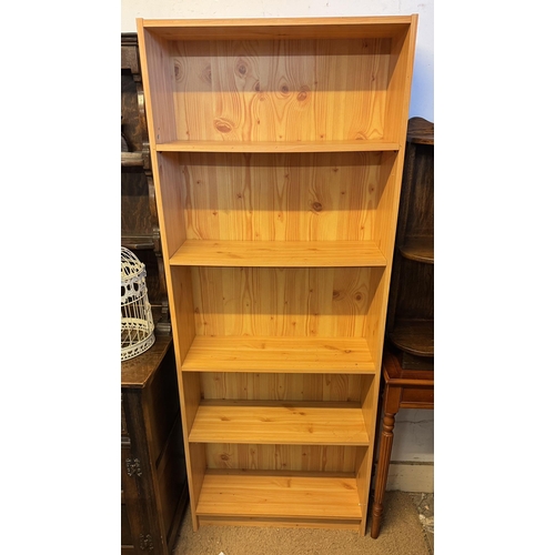 841 - Bookcase