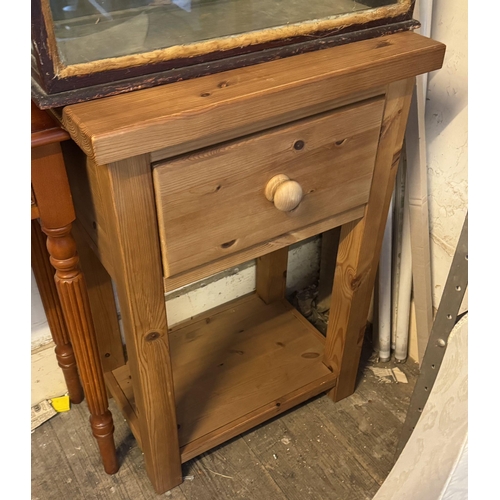 853 - Pine side table