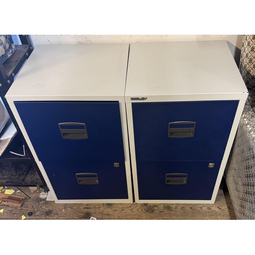 901 - 2 filing cabinets with keys