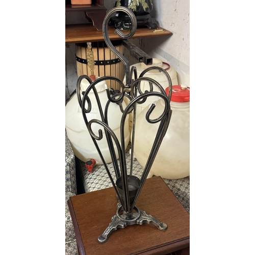 915 - Metal umbrella stand