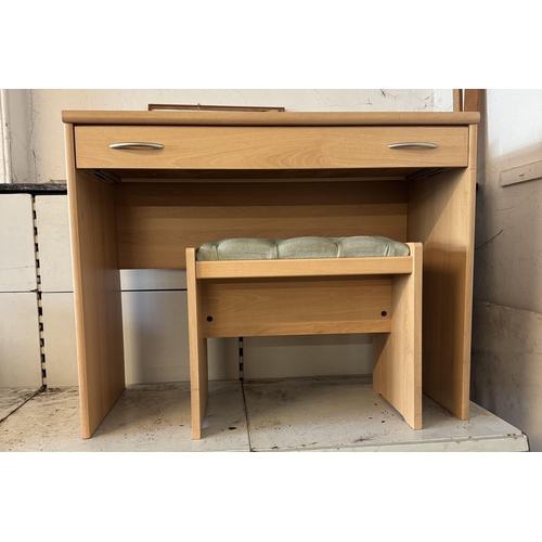 983 - Dressing table & stool