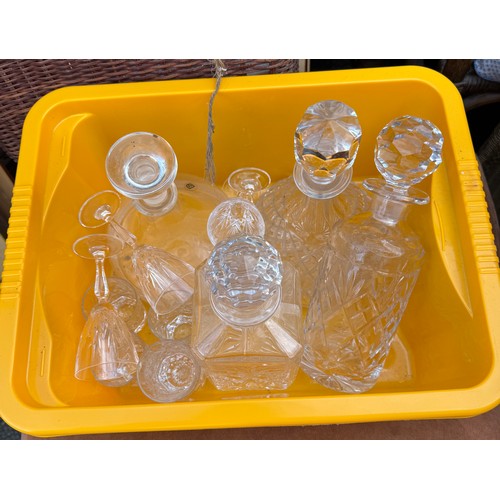 1017 - Glass decanters