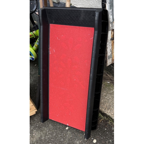 1034 - Folding dog ramp
