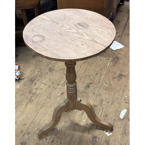 1041 - Victorian ash pedestal table