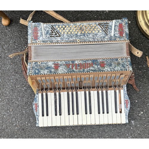 1071 - Piano accordian