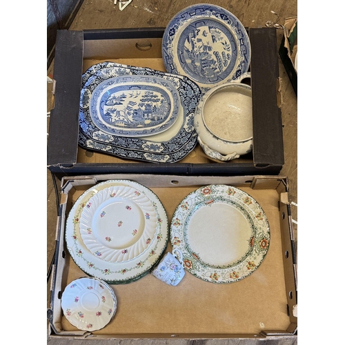 1120 - 2 boxes plates