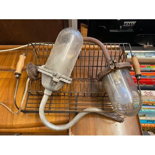 1130 - 2 outside lights