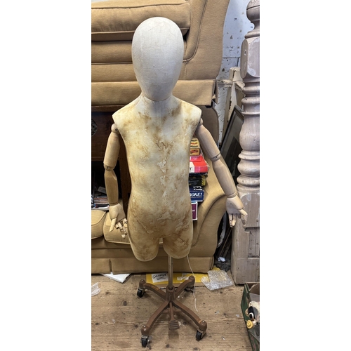 489 - Vintage mannequin