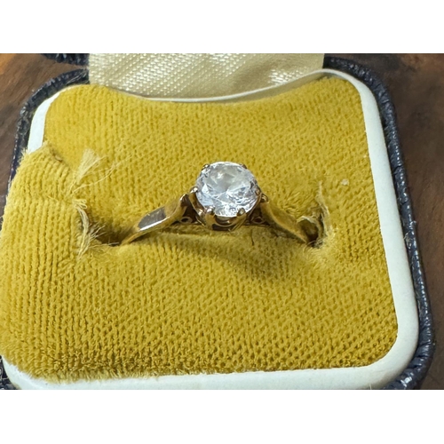 178 - 9ct gold ring with clear stone