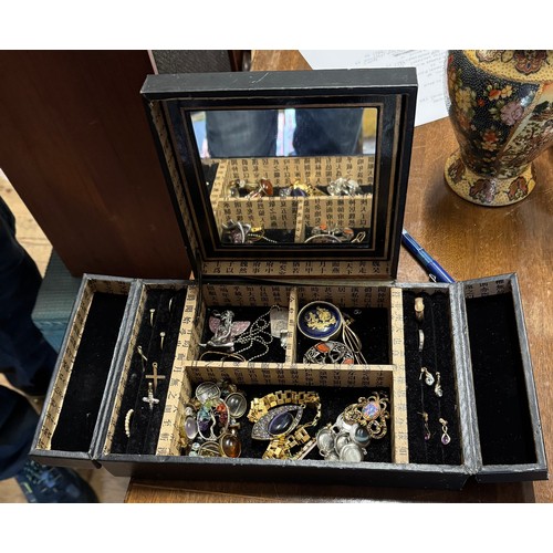 207 - Costume jewellery