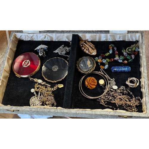 213 - Costume jewellery