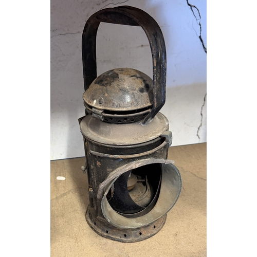 38 - Railway lamp