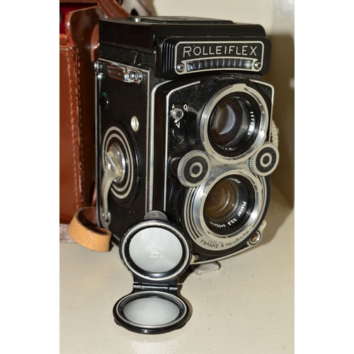 407 - A ROLLEIFLEX 3.5F TWIN LENS RELEX CAMERA IN ORIGINAL LEATHER CASE, fitted with a Heidosmat 75mm f2.8... 