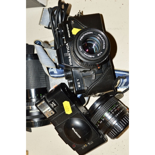 423 - A PRAKTICA BC1 ELECTRONIC, fitted with a 50mm f1.8 lens, an Olympus XA2 with an A11 flash, a Cobra f... 