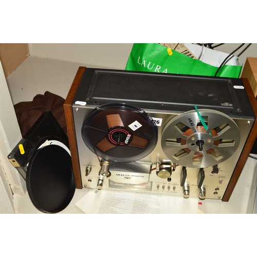 426 - AN AKAI GX4000 DB REEL TO REEL TAPE RECORDER, with a bag of tapes, runs and plays but slow to start ... 