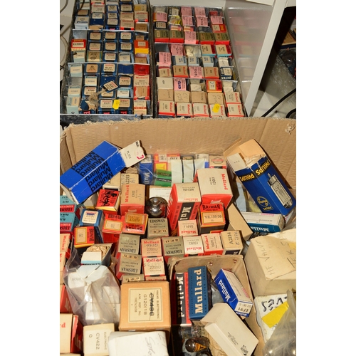 452 - FOUR TRAYS OF VINTAGE VACUUM TUBES (THERMIONIC VALVES), some in original boxes, others loose from ma... 