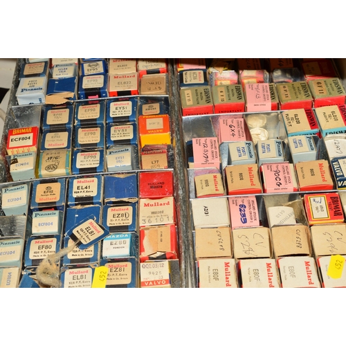 452 - FOUR TRAYS OF VINTAGE VACUUM TUBES (THERMIONIC VALVES), some in original boxes, others loose from ma... 