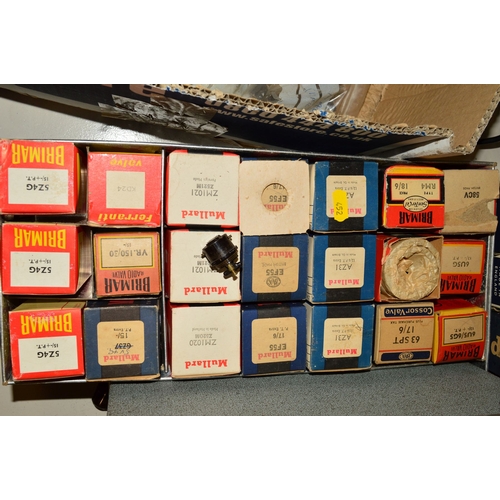 452 - FOUR TRAYS OF VINTAGE VACUUM TUBES (THERMIONIC VALVES), some in original boxes, others loose from ma... 