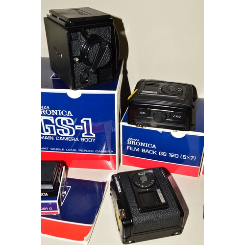 465 - A ZENZA BRONICA GS-1 MEDIUM FORMAT CAMERA, in near mint condition with an AE Prism Finder G, a Speed... 