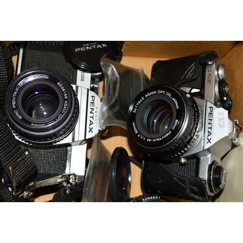 493 - A TRAY CONTAINING CAMERAS, a Pentax ME, a Pentax K1000, 2 SMC-M 50mm f1.7, a SMC-A 28mm f2.8, a SMC-... 