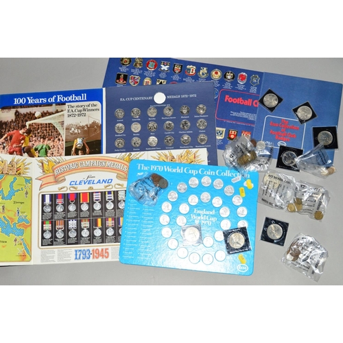 104 - AN AMOUNT OF UK 20TH CENTURY COINS AND FOOTBALL RELATED COINS AND BADGES, to include a gold half Sov... 