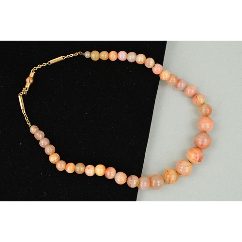 130 - A BANDED AGATE BEAD NECKLACE designed as graduated spherical agate beads to the short belcher link c... 