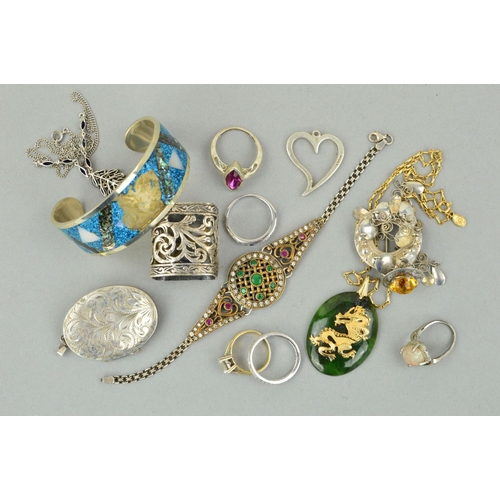 224 - A SELECTION OF JEWELLERY, to include an oval nephrite jade pendant, an oval silver locket, with hall... 