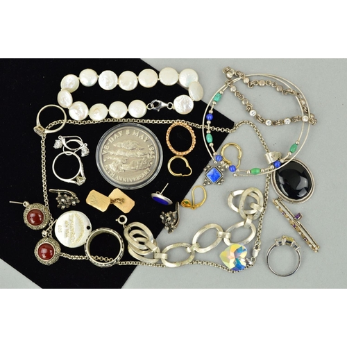 226 - A SELECTION OF JEWELLERY, to include a pair of carnelian and marcasite earrings, a pair of cubic zir... 