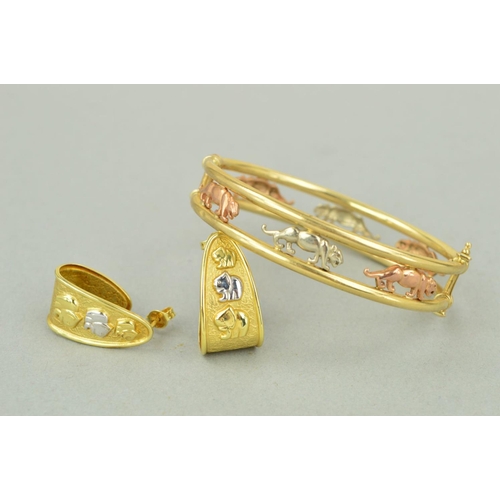 56 - TWO MODERN ITEMS OF JEWELLERY to include a hollow three colour oval hinged bangle designed as series... 