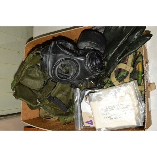 572 - A VEHICLE COVER (ARMY) FOR CVRT SPARTAN, great condition, S10 respirator/gas mask 1986 NATO issue, i... 