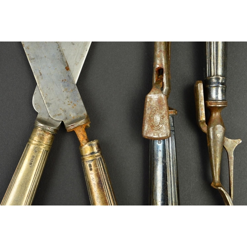 113 - A SET OF GEORGE V SILVER HANDLED MEAT AND GAME CARVERS AND A MATCHING SET OF EIGHT TABLE KNIVES, ste... 