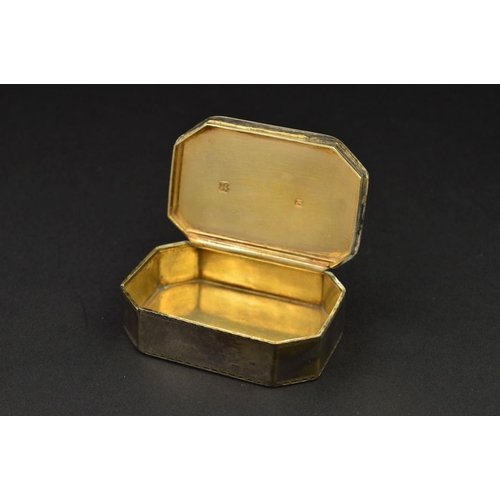 115 - A GEORGE III SILVER SNUFF BOX, of octagonal form, bright cut decoration to edges of hinged cover, ba... 