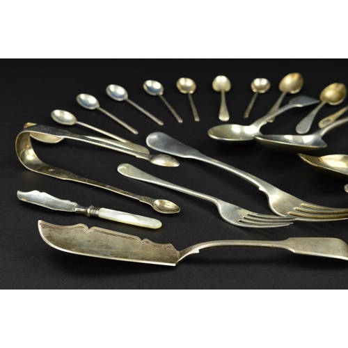 129 - A PARCEL OF 18TH, 19TH AND 20TH CENTURY SILVER FLATWARE, including Old English and Fiddle patterns, ... 