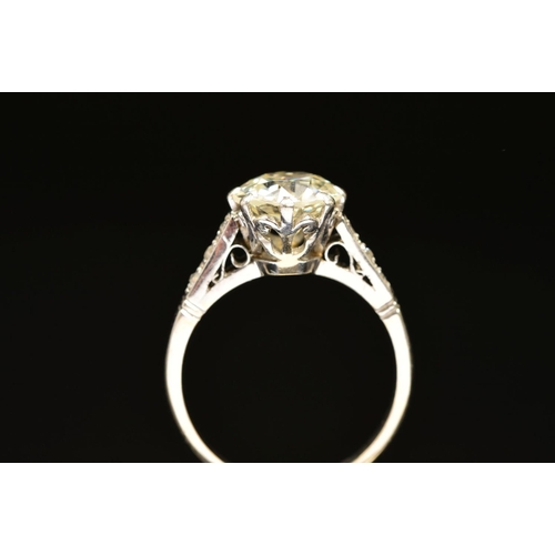 15 - A MID 20TH CENTURY LARGE DIAMOND SINGLE STONE RING, a transitional brilliant cut diamond measuring 9... 