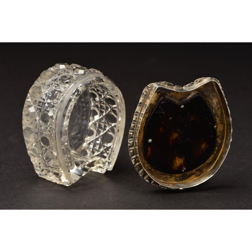 152 - AN EDWARDIAN HORSESHOE SHAPED SILVER TOPPED GLASS TRINKET BOX, the pull off cover with crimped rim a... 