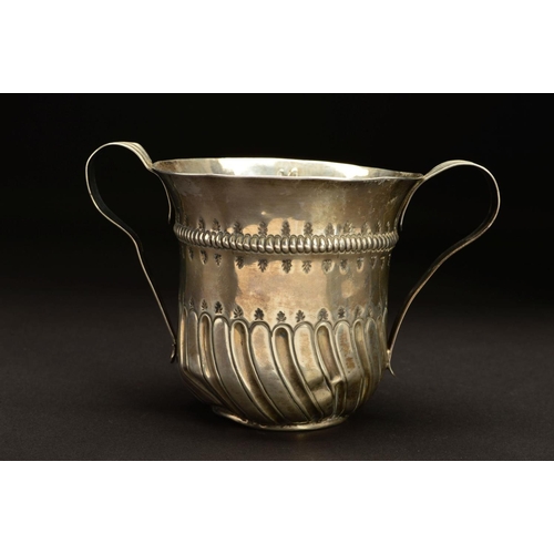 154 - A GEORGE III SILVER LOVING CUP, with a ribbed girdle and punched bands of leaves, chased with a foli... 