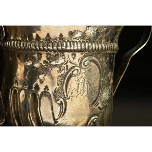 154 - A GEORGE III SILVER LOVING CUP, with a ribbed girdle and punched bands of leaves, chased with a foli... 