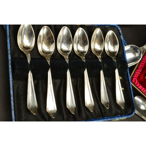 163 - A SET OF SIX VICTORIAN SILVER FIDDLE AND SHELL PATTERN TEASPOONS AND MATCHING SUGAR TONGS, engraved ... 