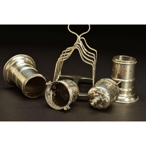 180 - A PAIR OF VICTORIAN SILVER PEPPERETTES, of lighthouse shape, knopped finials, bayonet fitting covers... 