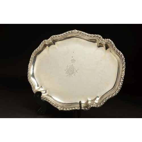 189 - A GEORGE II SILVER MEAT/SERVING PLATTER, of shaped oval form, gadrooned and stepped rim, the centre ... 