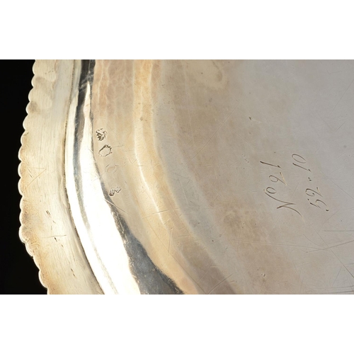 189 - A GEORGE II SILVER MEAT/SERVING PLATTER, of shaped oval form, gadrooned and stepped rim, the centre ... 