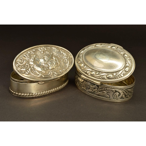 233 - AN EDWARDIAN SILVER OVAL TRINKET BOX, the hinged cover repousse decorated with side profile of a lad... 