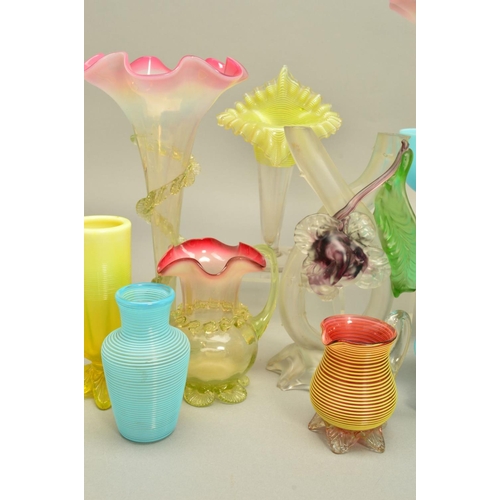 261 - A COLLECTION OF 19TH/20TH CENTURY GLASS, to include a pair of trumpet shaped vaseline vases, height ... 