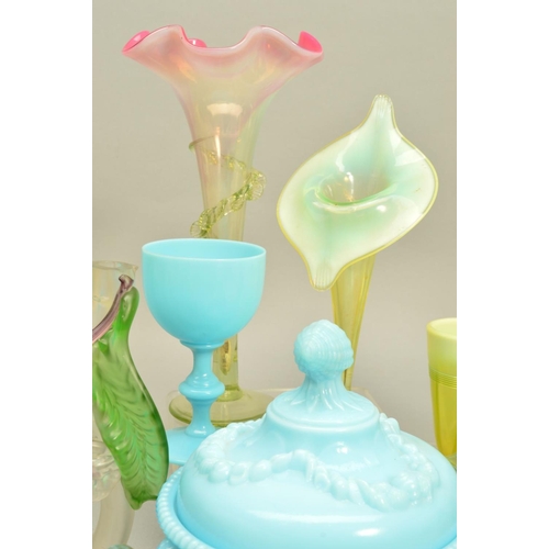 261 - A COLLECTION OF 19TH/20TH CENTURY GLASS, to include a pair of trumpet shaped vaseline vases, height ... 