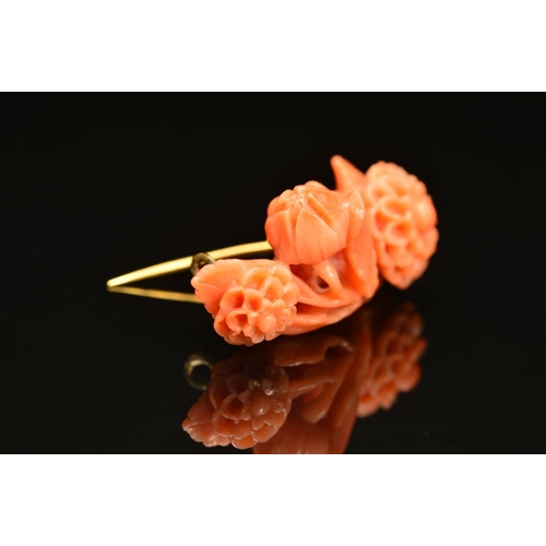 29 - AN EARLY 20TH CENTURY CARVED CORAL BROOCH, designed as a spray of chrysanthemums, measuring approxim... 