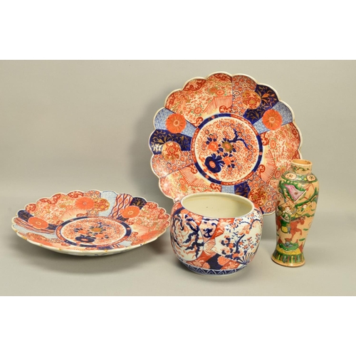 291 - A PAIR OF LATE 19TH CENTURY JAPANESE IMARI PORCELAIN CHARGERS, wavy rims, decorated with flowers, bi... 