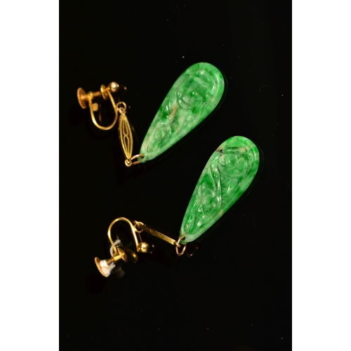 32 - AN EARLY 20TH CENTURY PAIR OF CARVED JADE DROP EARRINGS, each pear shaped jadite carved in a floral ... 